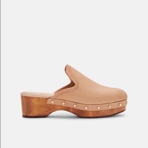 DOLCE VITA Closen Clogs Camel Nubuck 8 Wood Nude Shoe Slip On